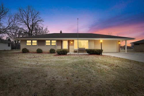 W144N4952 Stone Drive, Menomonee Falls, WI, 53051 | Card Image