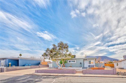 247 Tungsten Street, Henderson, NV, 89015 | Card Image