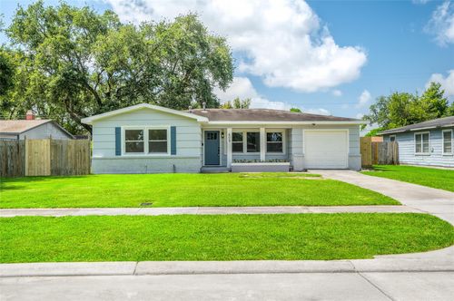 409 24th Ave N, Texas City, TX, 77590-6040 | Card Image