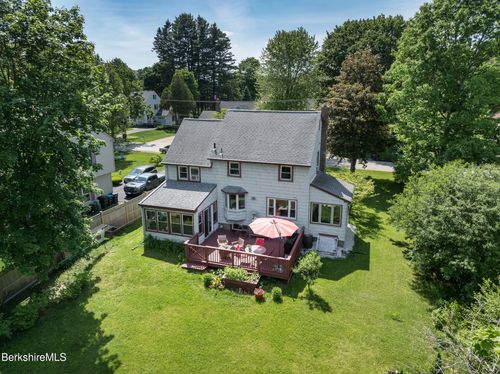 19 Roselyn Dr, Pittsfield, MA, 01201-5937 | Card Image