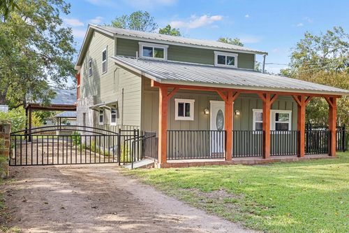 313 W Hackberry St, Fredericksburg, TX, 78624-3335 | Card Image