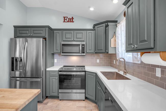 1430 Redbud Ct, House other with 5 bedrooms, 3 bathrooms and null parking in Halstead KS | Image 12