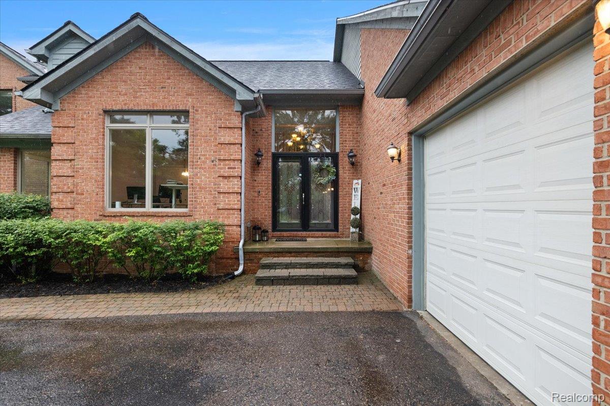 Residential in Commerce Charter Township 4