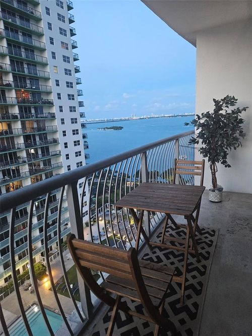 apt-2007-1750 N Bayshore Dr, Miami, FL, 33132-3207 | Card Image