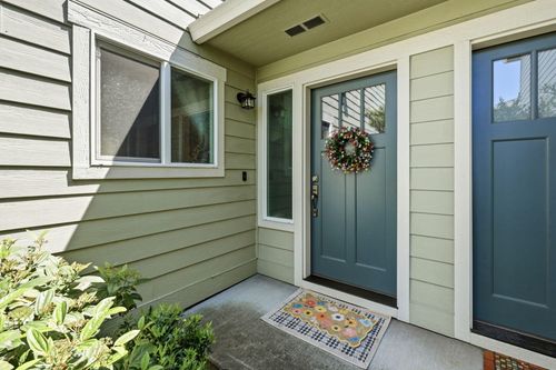 62 N Mountain Ave, Ashland, OR, 97520-2014 | Card Image