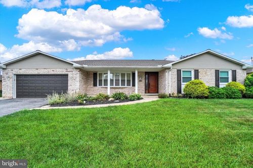471 Hunting Park Ln, YORK, PA, 17402-3617 | Card Image
