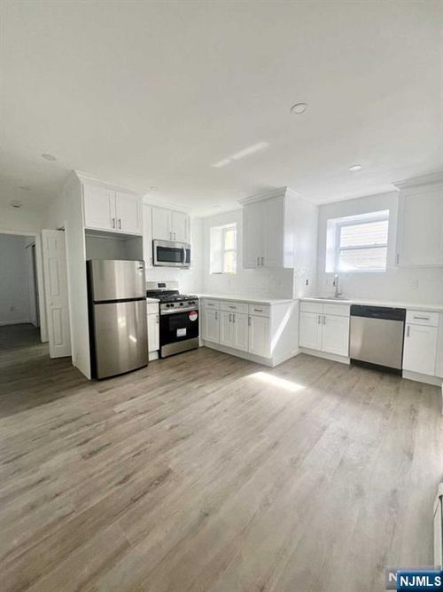 280 Macarthur Ave, Garfield, NJ, 07026-1453 | Card Image