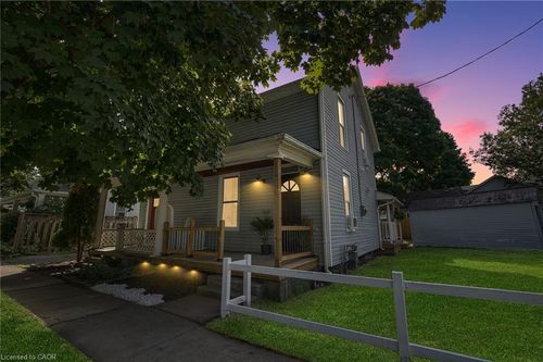 8 Elizabeth St, Saint Catharines, ON, L2R2L1 | Card Image