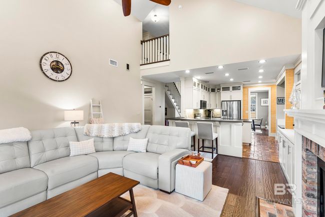 Living Room | Image 11