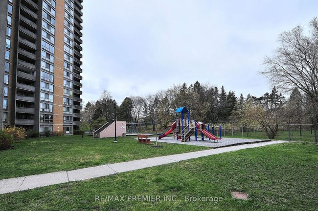 1901 - 10 Martha Eaton Way, Condo with 2 bedrooms, 2 bathrooms and 2 parking in North York ON | Image 22