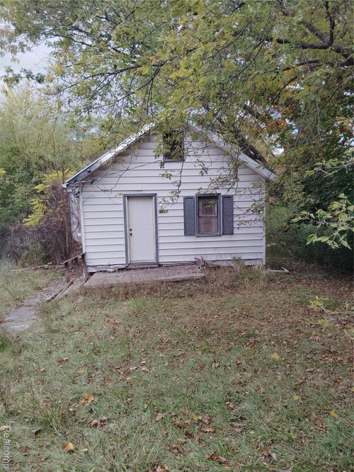 9027 Neff Rd, Mount Morris, MI, 48458-1037 | Card Image