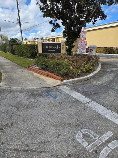 201e-1000 Lake Of The Woods Blvd, FERN PARK, FL, 32730-2972 | Card Image