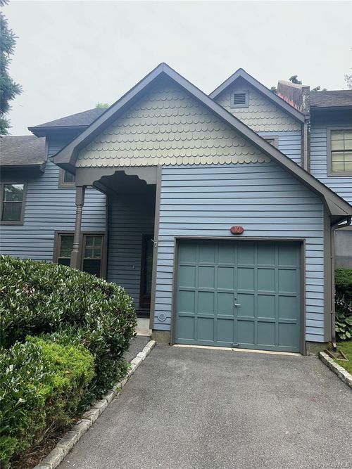 10 Adams Ct, Oyster Bay, NY, 11771-2807 | Card Image
