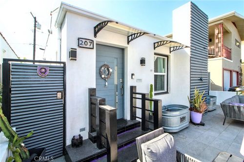 207 Santa Ana Ave, Long Beach, CA, 90803-3431 | Card Image