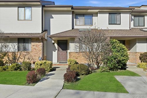 132 Laurel Ln, Wantagh, NY, 11793-2774 | Card Image