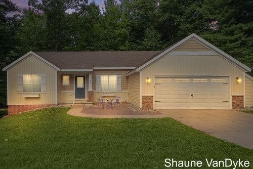643 N Riverhills Dr, Newaygo, MI, 49337 | Card Image