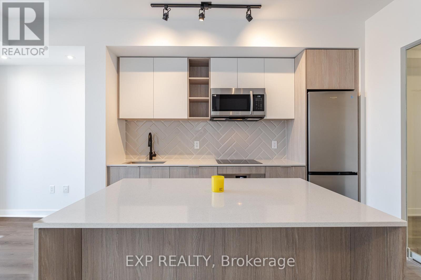 Residential Lease in Toronto (Islington-City Centre West) 3