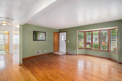 4172 Dallas Ave, Holt, MI, 48842-1736 | Card Image
