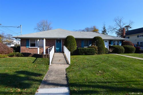 193A Blue Point Ave, Blue Point, NY, 11715-1222 | Card Image