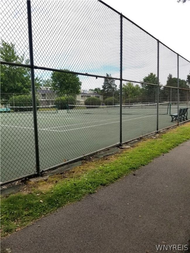 Community tennis court | Image 25
