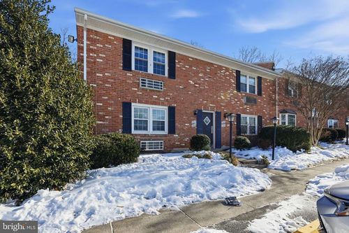 300 E Furman Dr, STERLING, VA, 20164-3129 | Card Image