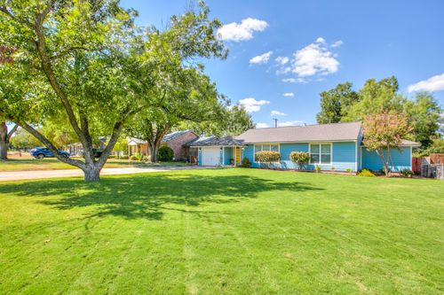 2206 W Concho Ave, San Angelo, TX, 76901-3841 | Card Image