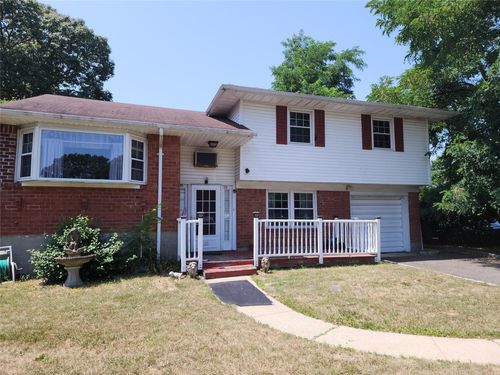 20 Marilynn St, East Islip, NY, 11730-2703 | Card Image