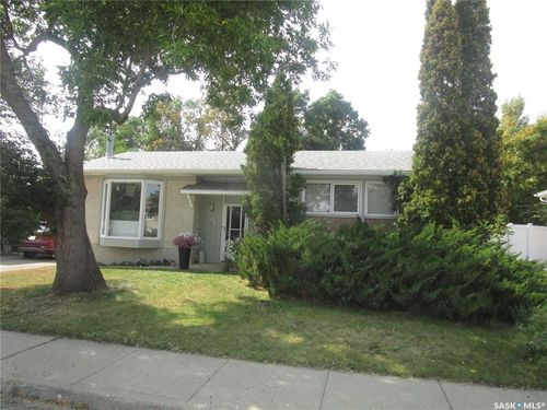 129 Empire Pl, Assiniboia, SK, S0H0B0 | Card Image