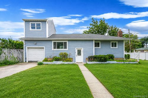 152 Alkier Street, Islip, NY, 11717 | Card Image