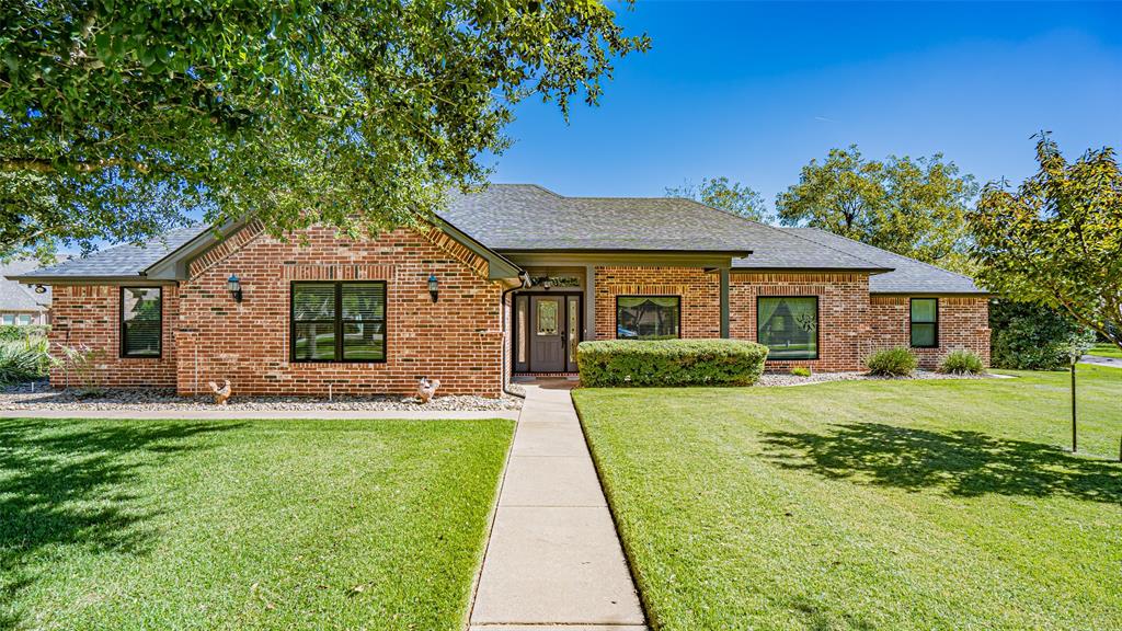 Flagstick Ct, Granbury, TX 76049