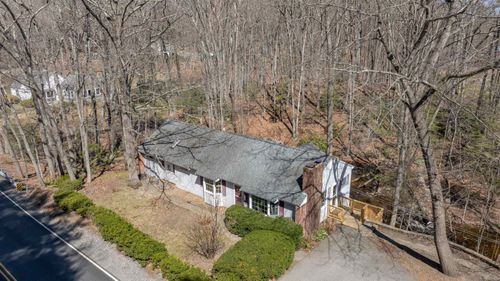 226 Amesbury Rd, Kensington, NH, 03833-5729 | Card Image