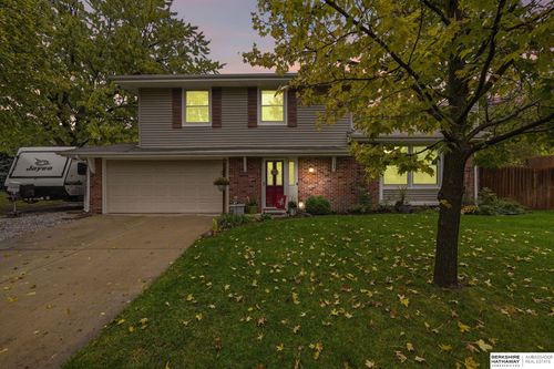 5200 Cameron Ct, Lincoln, NE, 68512-1410 | Card Image