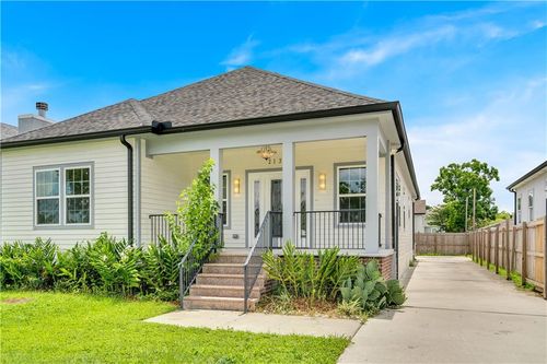 213 Beaver Dr, Arabi, LA, 70032-2111 | Card Image