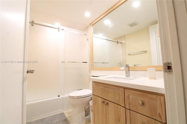 APT-702 - 151 Crandon Blvd, Condo with 2 bedrooms, 2 bathrooms and null parking in Key Biscayne FL | Image 21