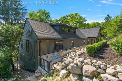 1420 Pettibone Lake Rd, Highland, MI, 48356-3126 | Card Image