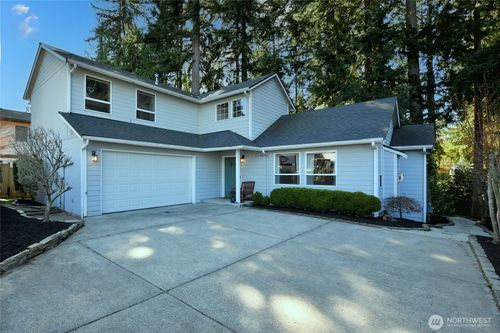 5726 East Drive, Everett, WA, 98203 | Card Image
