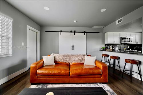 apt-302-609 Ne 13th Ave, Fort Lauderdale, FL, 33304-2864 | Card Image