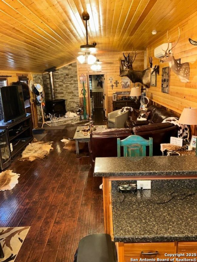 527 Sd 74100, Home with 3 bedrooms, 3 bathrooms and null parking in Rocksprings TX | Image 21