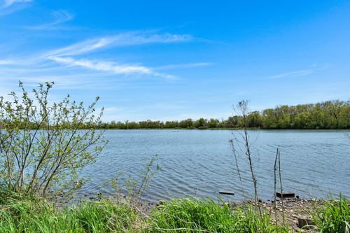 W179 W Lake Shore Dr, Burlington, WI, 53105-2823 | Card Image