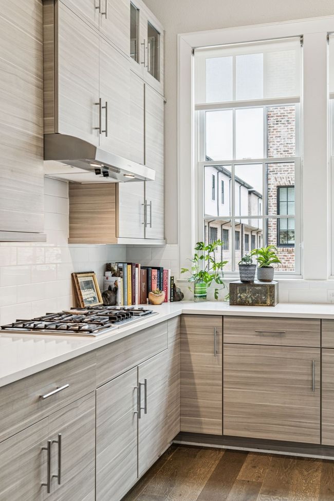 14932 Oak St, Townhouse with 3 bedrooms, 4 bathrooms and null parking in Addison TX | Image 14