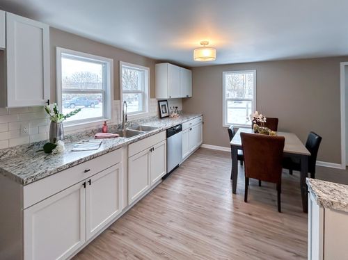 3426 Ellis Park Dr, Burton, MI, 48519-1473 | Card Image