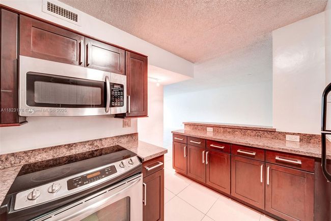 APT-262 - 1500 Bay Rd, Condo with 2 bedrooms, 2 bathrooms and null parking in Miami Beach FL | Image 12
