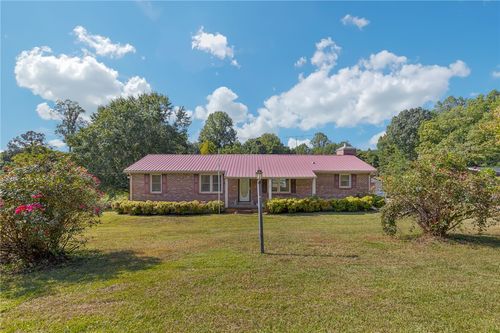 152 N Forest Cir, Marietta, SC, 29661-8904 | Card Image