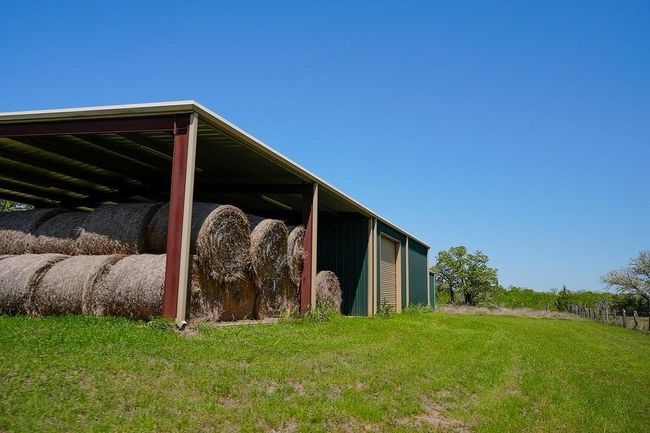 5411 N State Highway 95, Home with 3 bedrooms, 4 bathrooms and 2 parking in Flatonia TX | Image 27