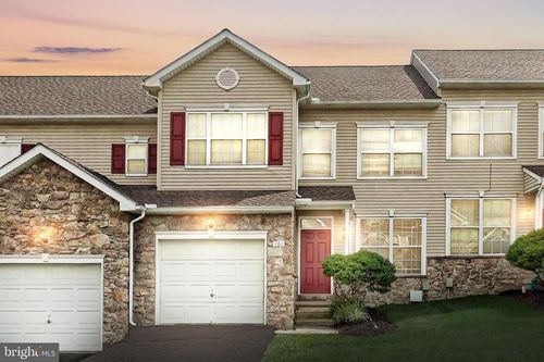 404 Marion Rd, YORK, PA, 17406-1561 | Card Image