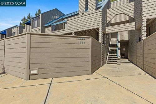 1063 Foxchase Dr, San Jose, CA, 95123-1110 | Card Image