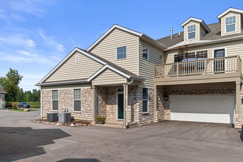 N16W26401 Meadowgrass Cir, Pewaukee, WI, 53072-6685 | Card Image