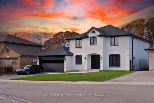 32 Elena Crt, Hamilton, ON, L9C7P7 | Card Image