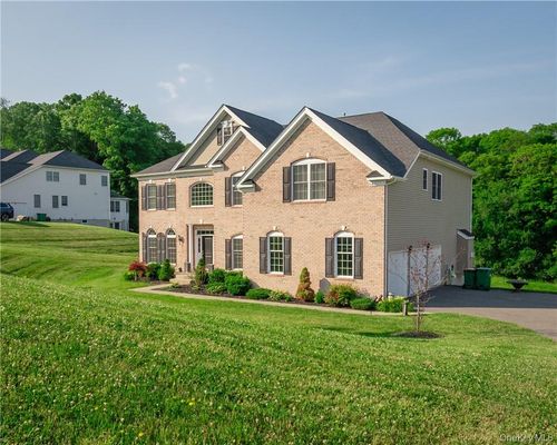 38 Melanie Ln, Hopewell Junction, NY, 12533-5566 | Card Image