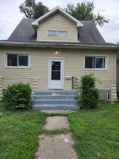 744 Elm Ave, Kankakee, IL, 60901-5426 | Card Image